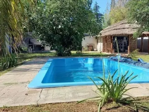 VENTA QUINTA CON PILETA Y AMPLIO JARDIN - 900m2