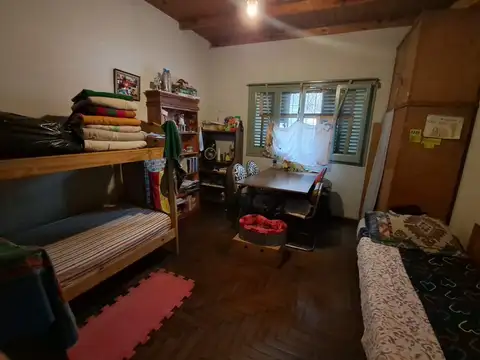 Casa 7 ambientes con 2 baños