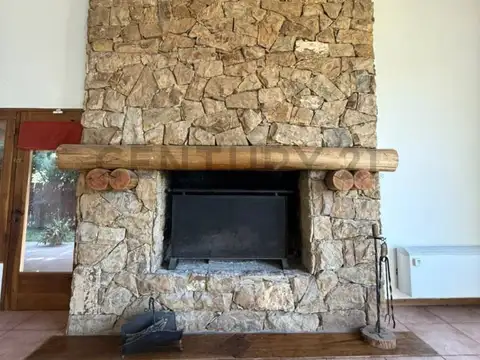 Casa en Venta con 3 cocheras