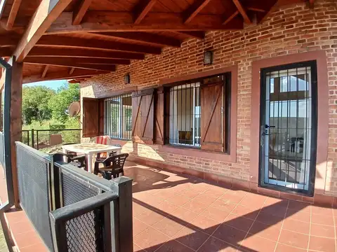 Casa 4 ambientes con 2 baños