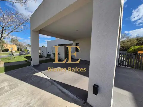 Casa en Venta con 4 cocheras