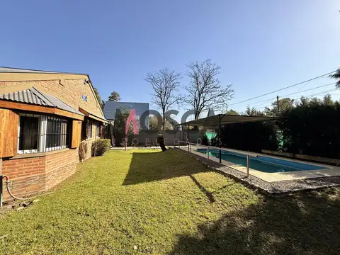 Casa en Alquiler con 6 cocheras
