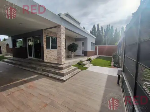 Vende Casa 3 Dormitorios, en Barrio Los Manzanos - Plottier