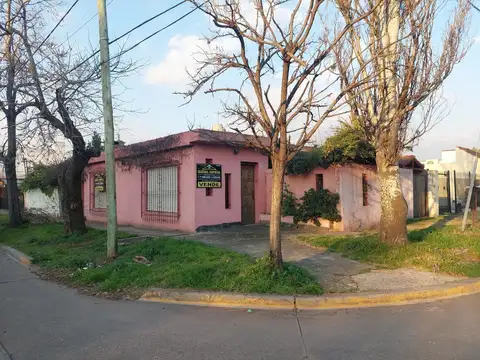 Casa en Venta a refaccionar, a una cuadra de Jose M. Paz