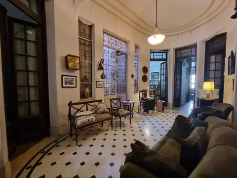 Casa 7 ambientes con 2 baños