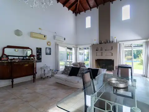 Venta Casa de 4 ambientes en Haras El Malacate