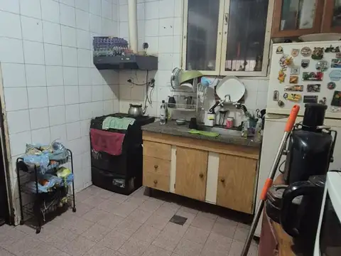 Casa 7 ambientes con 2 baños