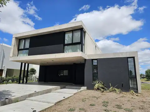VENTA DE CASA EN TERRAVISTA A LA LAGUNA