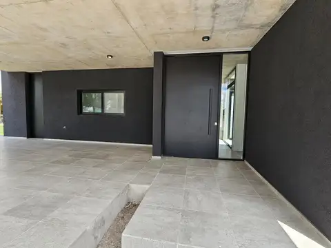 Casa 5 ambientes con 4 baños