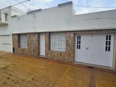 Alquiler  Casa de dos dormitorios en 10 e 70 y 71