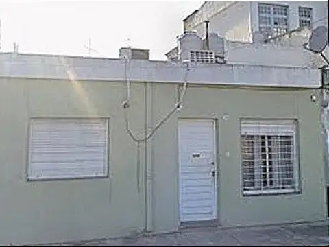 Depto Tipo Casa en Venta 50 años