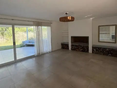 Casa 4 ambientes con 3 baños