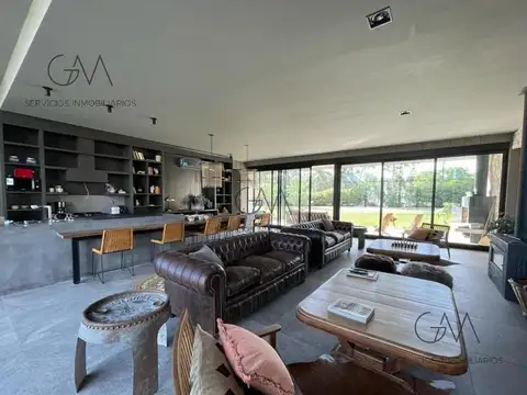 Casa 4 ambientes con 2 baños