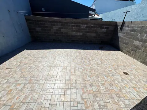 Casa 3 ambientes con 1 baño