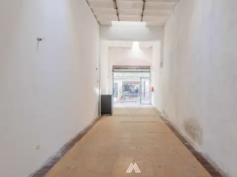 Se venden 3 locales comerciales en Ciudad Vieja.