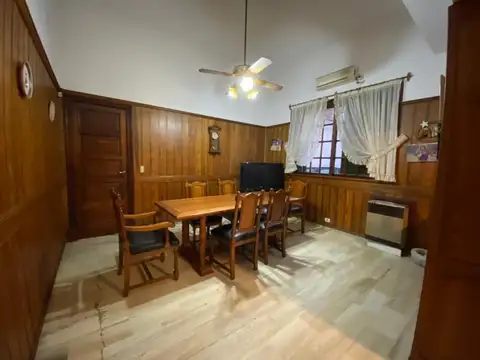 Casa en Alquiler con 1 cochera