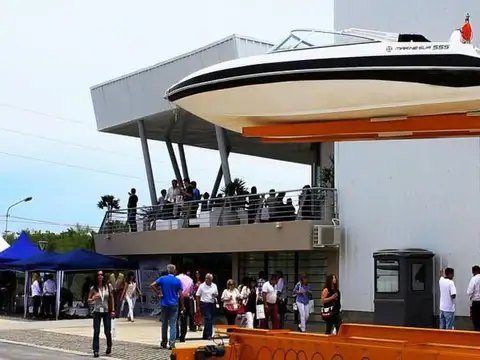 TIGRE - CAMA NÁUTICA DE 21 PIES - EXCELENTE UBICACIÓN 