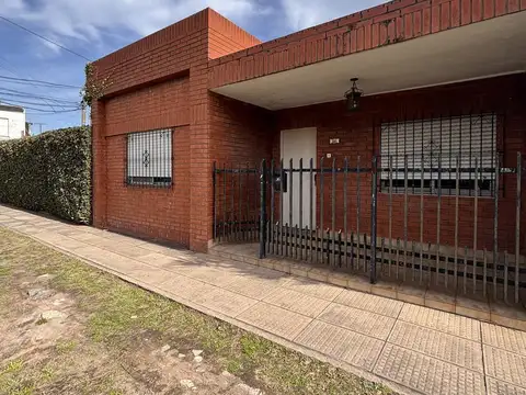 Casa 3 ambientes parque garage Mucho Potencial