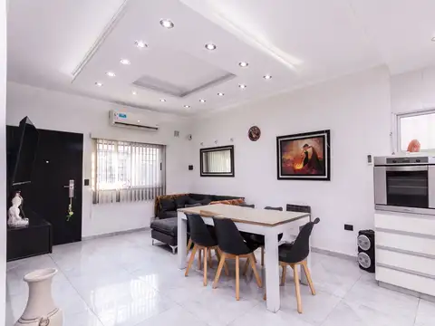 Depto Tipo Casa 3 ambientes con 2 baños