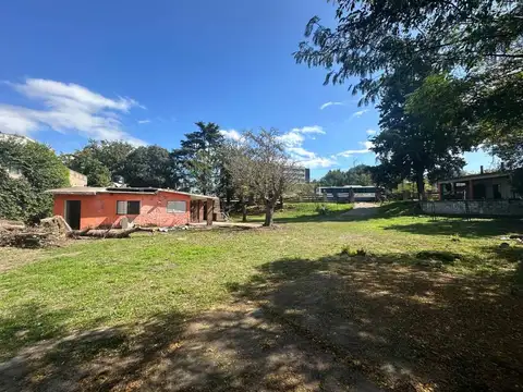 VENTA CASA Y GRAN LOTE COSQUIN EN AVENIDA C/ LOCAL