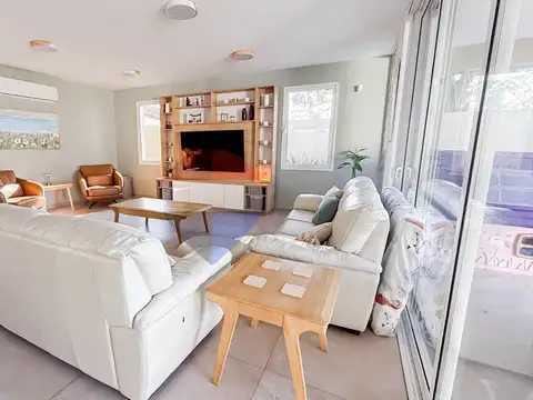 Casa 4 ambientes con 3 baños