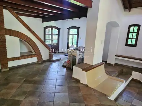 Casa en Alquiler con 1 cochera