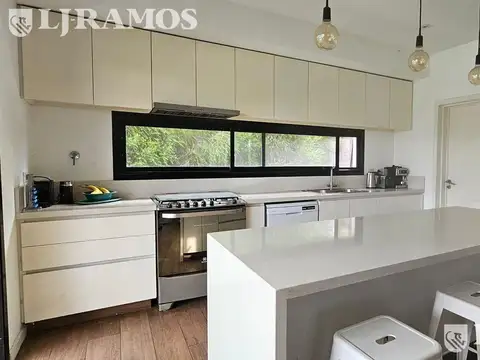 Casa 7 ambientes con 3 baños