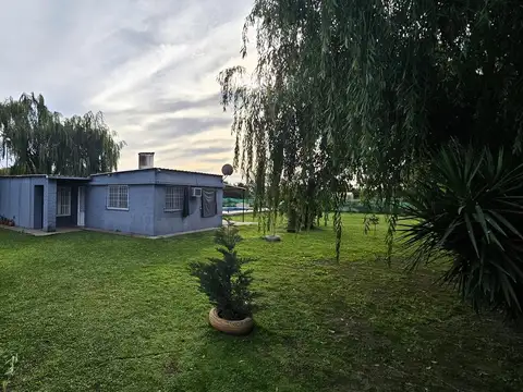 Casa en venta con gran terreno y pileta en Gaboto