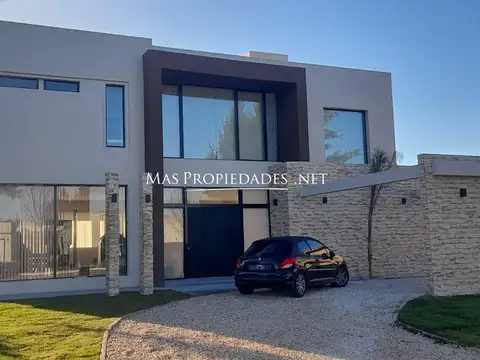 Venta Casa a la laguna en El Principado 4 Dormitorios Canning