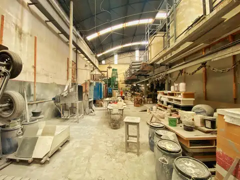 Galpon en Venta 33  mts Fondo