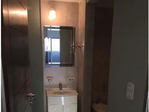 DPTO MONOAMBIENTE DIVISIBLE AL FRENTE SOBRE AVENIDA EXCELENTE UBICACION