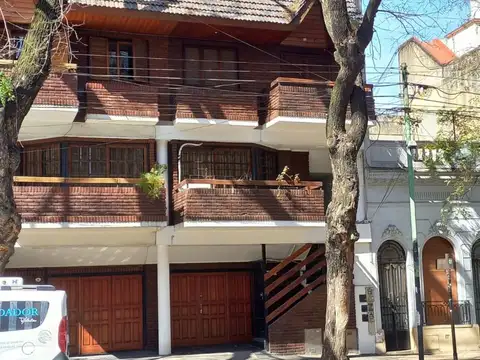 ALQUILER de Triplex  al frente - CABALLITO