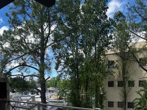 Venta Triplex 5 amb. en Barrio Náutico con amarra