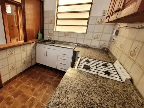 Casa tipo dúplex tres ambientes con patio en Venta- Morón