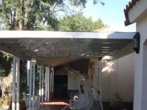 Venta de 2.2 has de terreno con Casa de 3 dormi