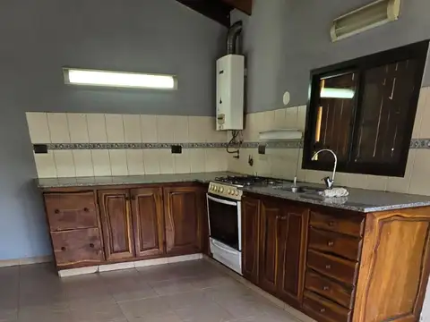 Casa 4 ambientes con 2 baños