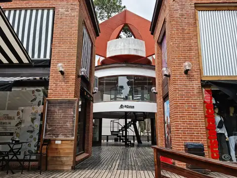 En Cariló | Local céntrico