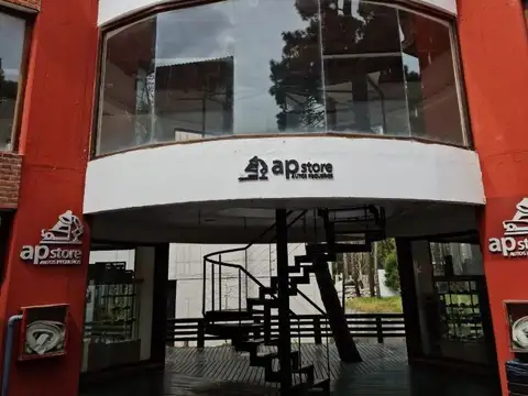 En Cariló | Local céntrico