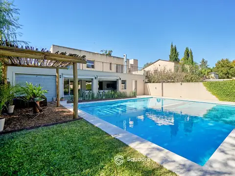 VENTA | PERMUTA - Casa de 3 dormitorios, jardín, quincho y piscina - Funes, Santa Fe.