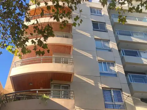 Departamento en venta de 3 Ambientes con cochera en Quilmes Centro
