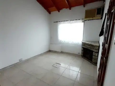 Casa 3 ambientes con 1 baño