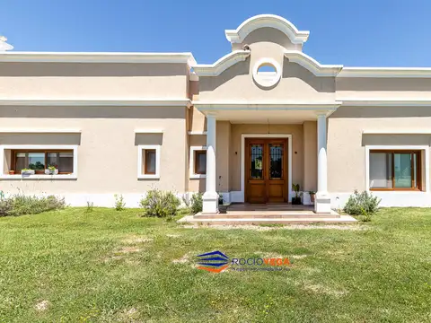 Casa en Venta con 2 cocheras