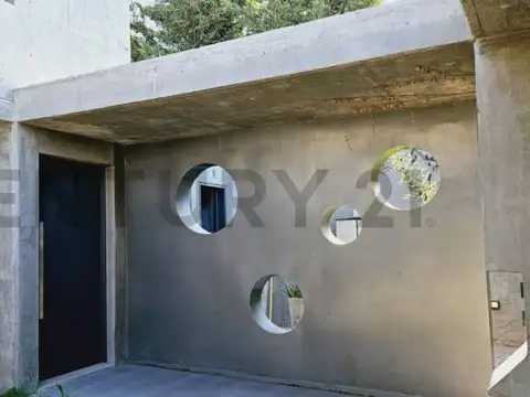 Los cerezos 100, Piso 0