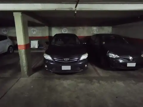 COCHERA FIJA CUBIERTA EN PLANTA BAJA EN AMENABAR Y JURAMENTO