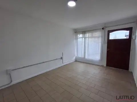 Casa de 3 dormitorios en alquiler a 4 cuadras del centro