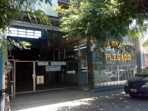 Galpón C/local 700m2 S/av. Mosconi Con Salida A 2 Calles