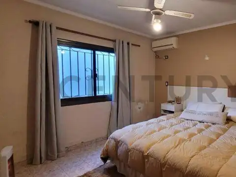CASA EN VENTA EN GUAYMALLÉN