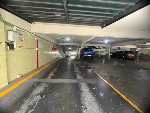 Cochera en Venta con acceso Ascensor