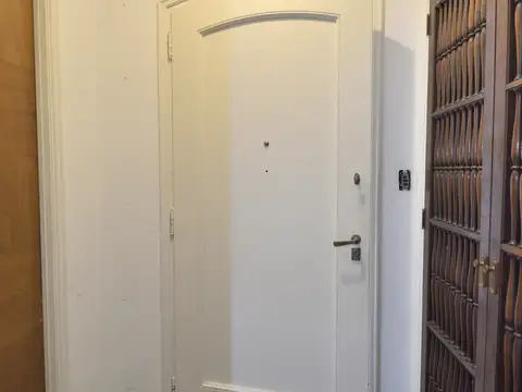 Chalet  en 2 plantas 4 dormitorios, con garaje, a 3 cuadras Maipú y Melo