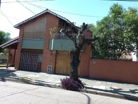 IMPORTANTE CASA 4  AMB CON GARAJE  APTA CREDITO!